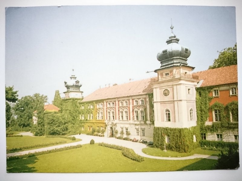 ŁAŃCUT. MUZEUM - ZAMEK Z XVII WIEKU, FASADA FOT. POSTĘPSKI