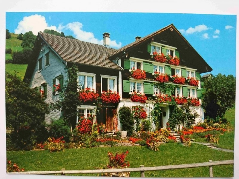 UNTERWASSER, TOGGENBURG. ALTES BAUERNHAUS