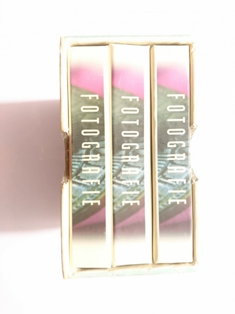 FOTOGRAFIE. 3 MAŁE ALBUMY NA ZDJĘCIA Z OKRĄGŁYMI RAMKAMI