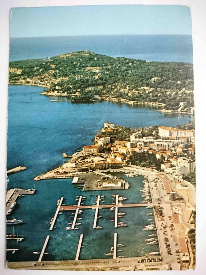 COTE D'AZUR. BEAULIEU SUR MER. LE PORT LA PROMENADE MAURICE ROUVIER ET LE CAP FERRAT