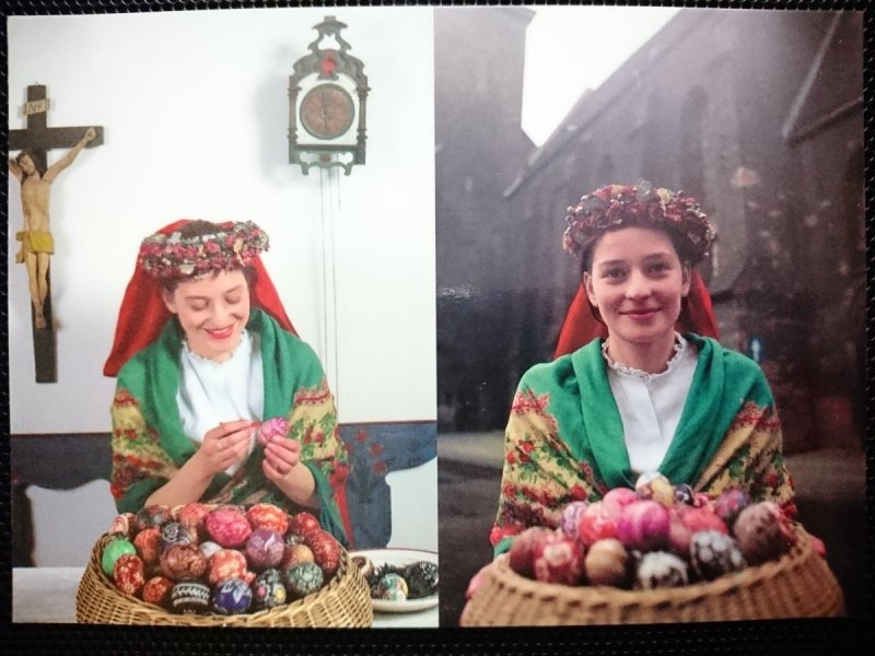 MUZEUM W RACIBORZU. DZIEWCZYNA W RACIBORSKIM STROJU LUDOWYM Z PISANKAMI FOT. STACHOW