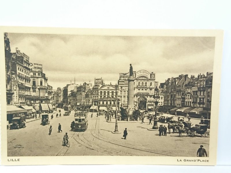 LILLE. LA GRAND'PLACE