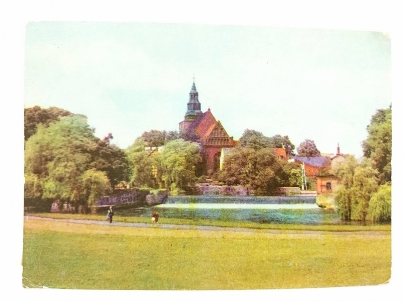 GRYFICE. PARK NAD RZEKĄ REGĄ FOT. T. SUMIŃSKI
