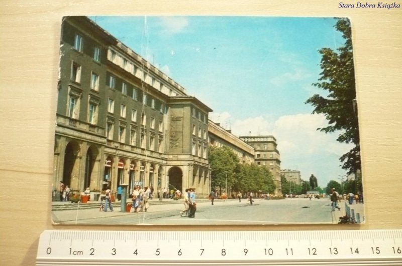 KRAKÓW. NOWA HUTA. ALEJA RÓŻ