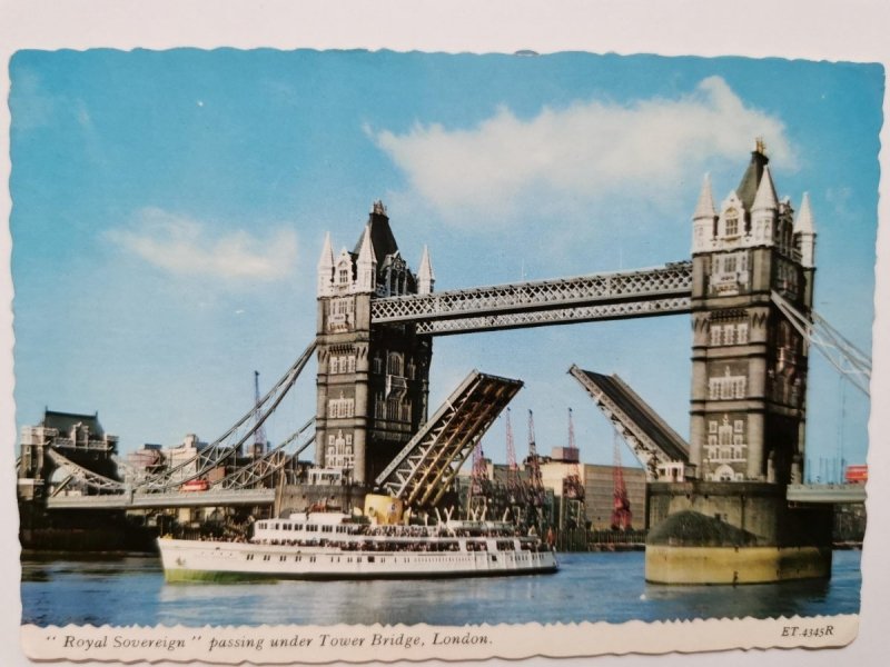 LONDON. ROYAL SOVEREIGN PASSING UNDER TOWER BRIDGE