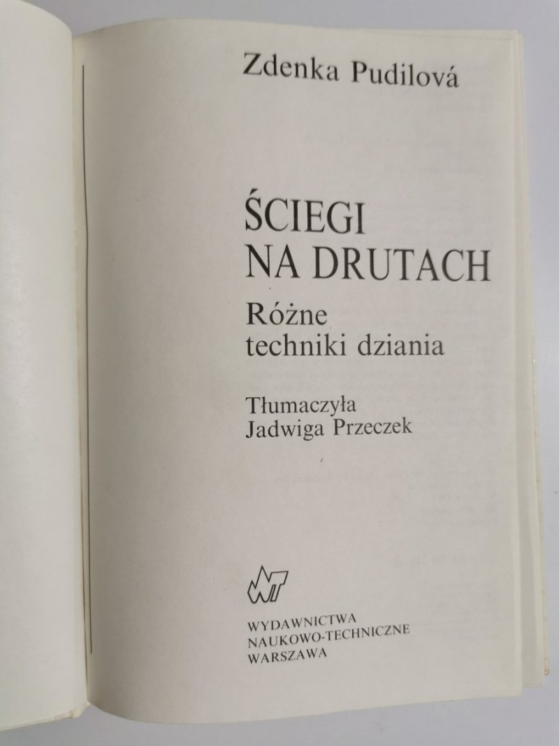 ŚCIEGI NA DRUTACH. RÓŻNE TECHNIKI DZIANIA - Zdenka Pudilova 1991