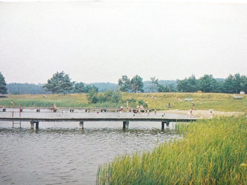 ŁOBEZ. KĄPIELISKO NAD JEZIOREM FOT. B. i R. HULEJ