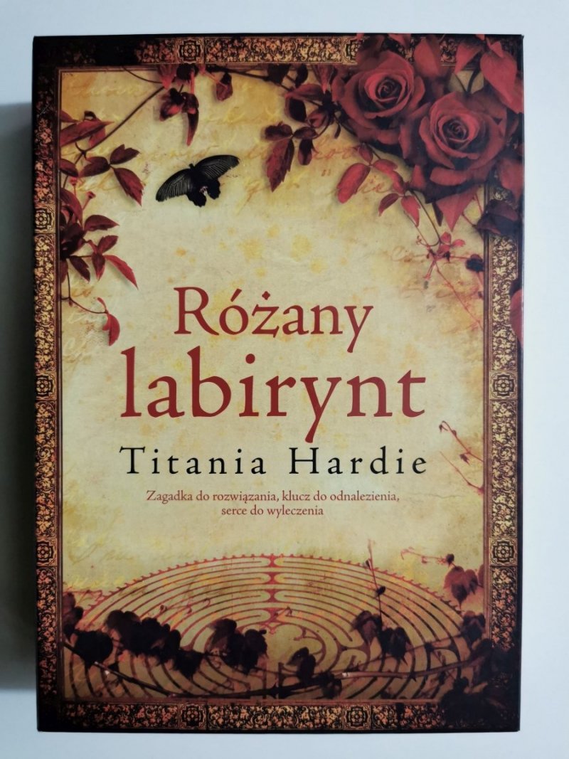 RÓŻANY LABIRYNT - Titania Hardie 