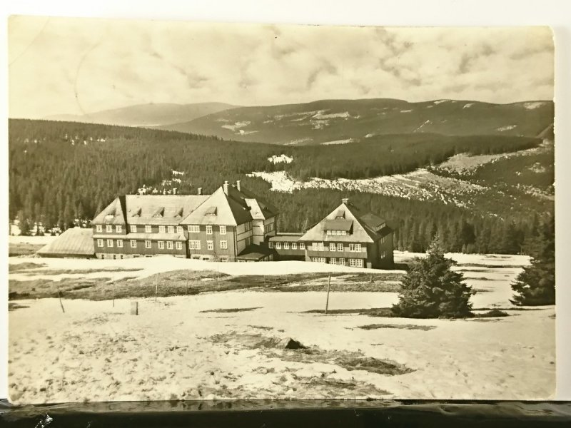 KARKONOSZE. SCHRONISKO PTTK NA HALI SZRENICKIEJ