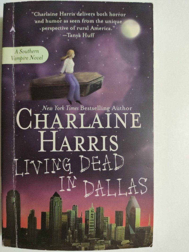 LIVING DEAD IN DALLAS - Charlaine Harris