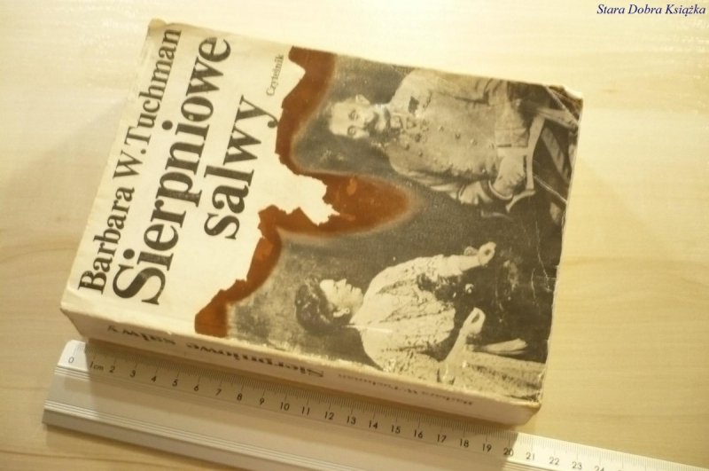 SIERPNIOWE SALWY - Barbara W. Tuchman