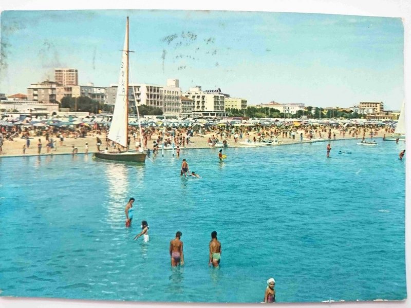 RIMINI. LA SPIAGGIA VISTA DAL MARE