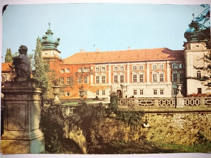 ŁAŃCUT. MUZEUM - ZAMEK Z XVII WIEKU. FASADA FOT. BILIŃSKI