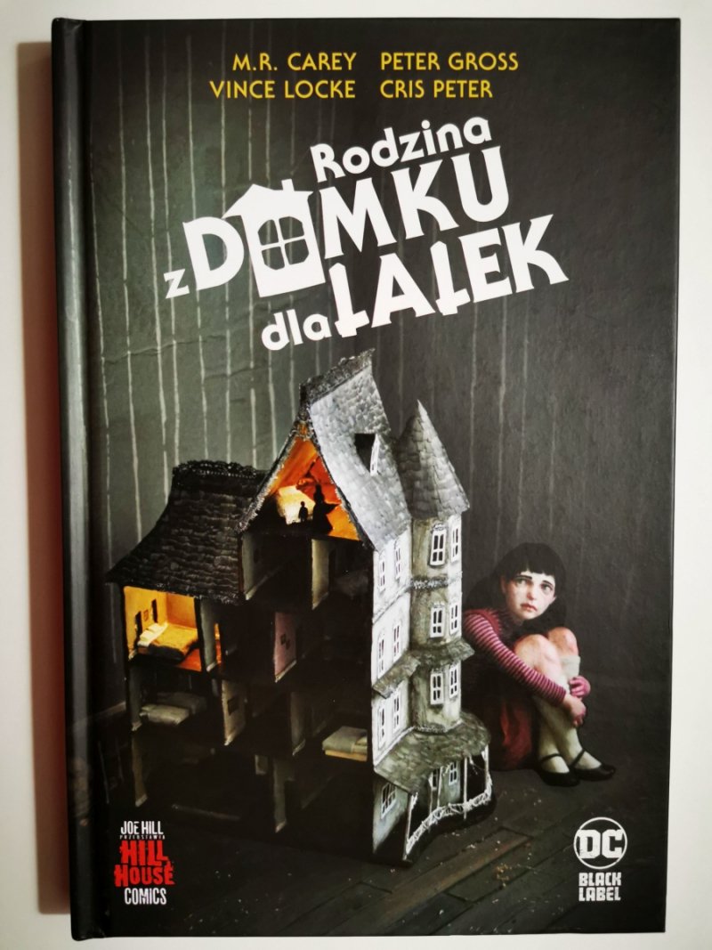 RODZINA Z DOMKU DLA LALEK - M. R. Carey