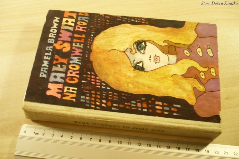 MAŁY ŚWIAT NA CROMWELL ROAD - Pamela Brown (1972)