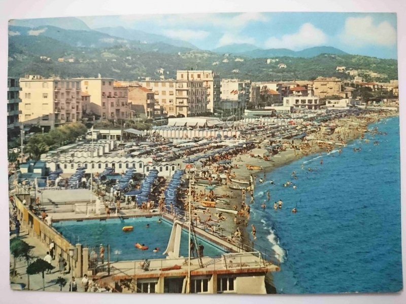 ALBISSOLA MARINA. PANORAMA, PISCINA E SPIAGGIA