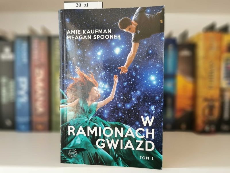 W ramionach gwiazd Tom 1 - Amie Kaufman