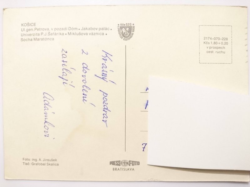 KOŚICE. UL. GEN. PETROVA, V POZADI DÓM