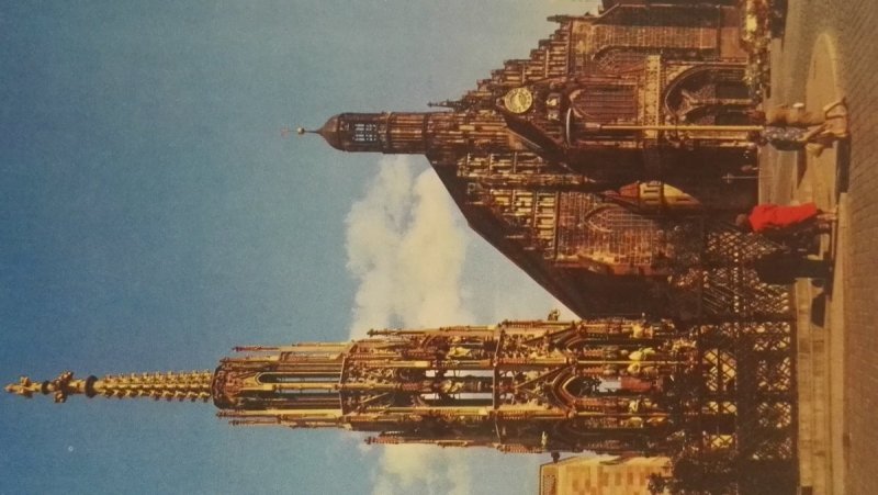 NURNBERG. SCHONER BRUNNEN UND FRAUENKIRCHE