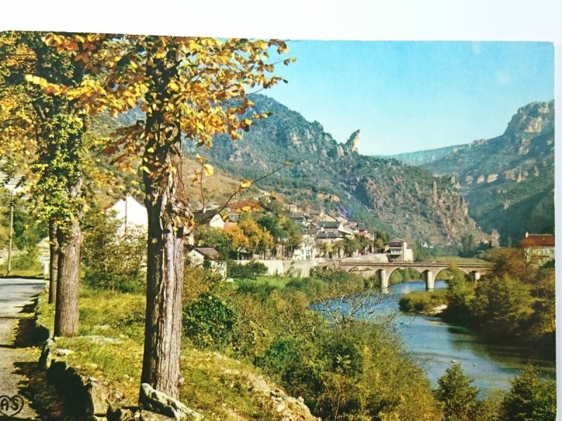 EN PARCOURANT LES GORGES DU TARN