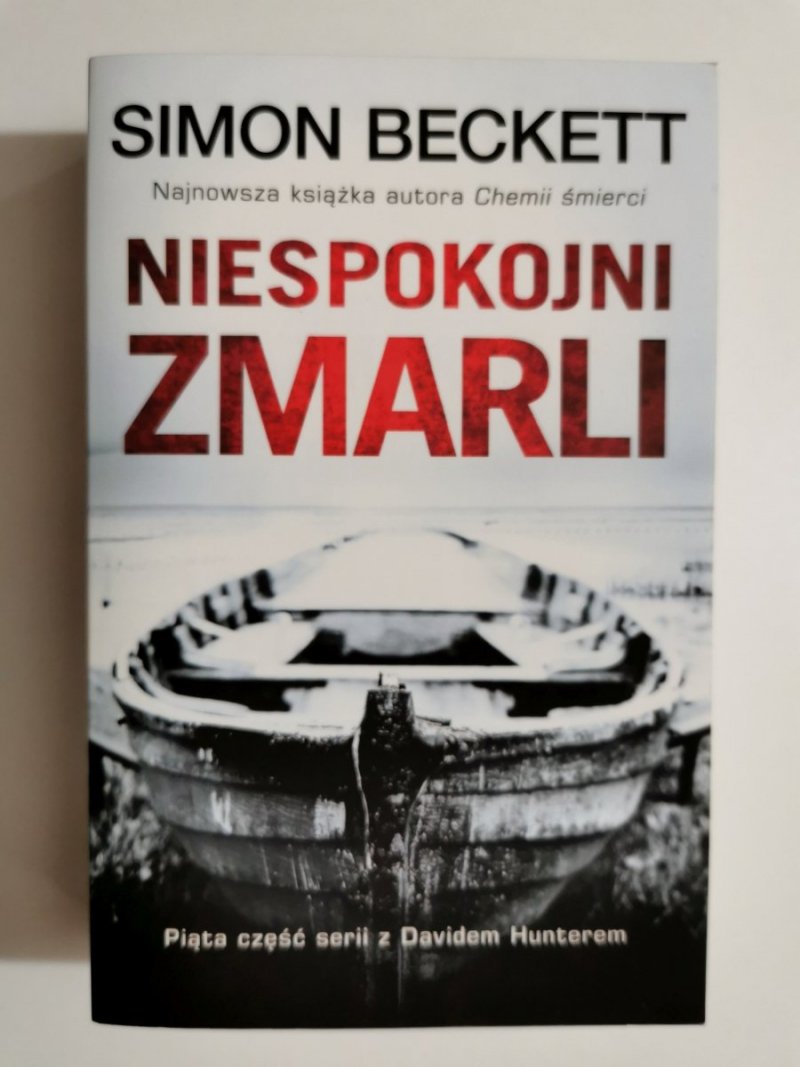 NIESPOKOJNI ZMARLI - Simon Beckett