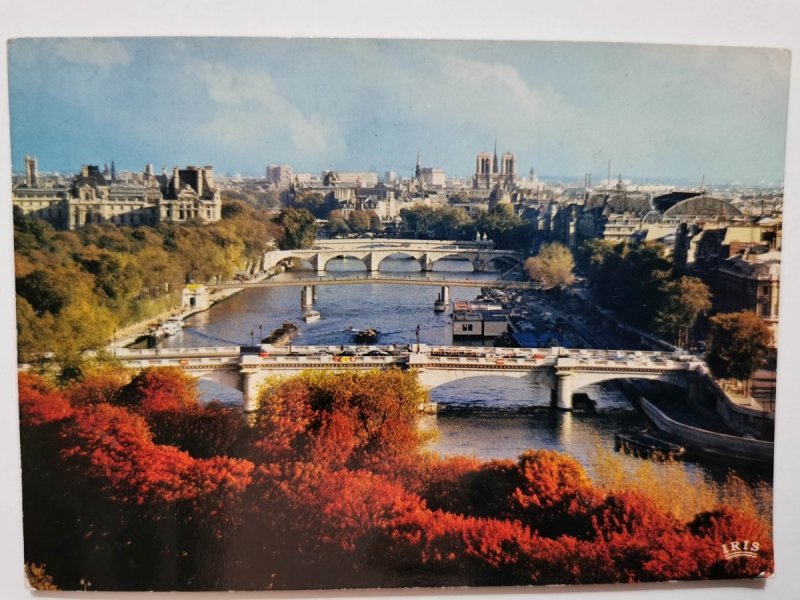 PARIS. LES BORDS DE LA SEINE EN AUTOMNE