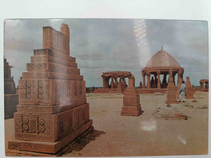 PAKISTAN TOMBS AND GRAVES