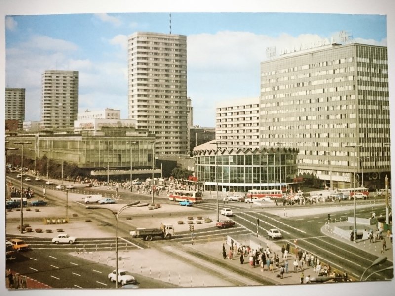 WARSZAWA. SKRZYŻOWANIE ULICY MARSZAŁKOWSKIEJ Z ALEJAMI JEROZOLIMSKIMI FOT. STYCZYŃSKI