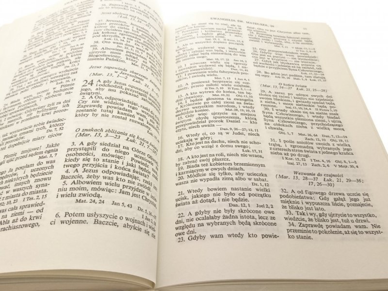 NOWY TESTAMENT W TRZECH JĘZYKACH