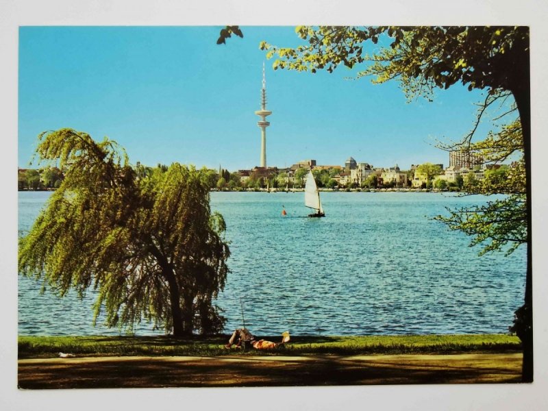 FERNSEHTURM HAMBURG. HOHEN UBER GRUND