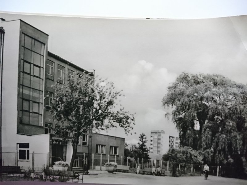 ZGORZELEC. SZKOŁA POMNIK TYSIĄCLECIA FOT. SIUDECKI