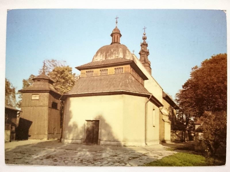 SKAŁA. KOŚCIÓŁ ŚW. MIKOŁAJA, DREWNIANA OKOLICA FOT. MALINOWSKI