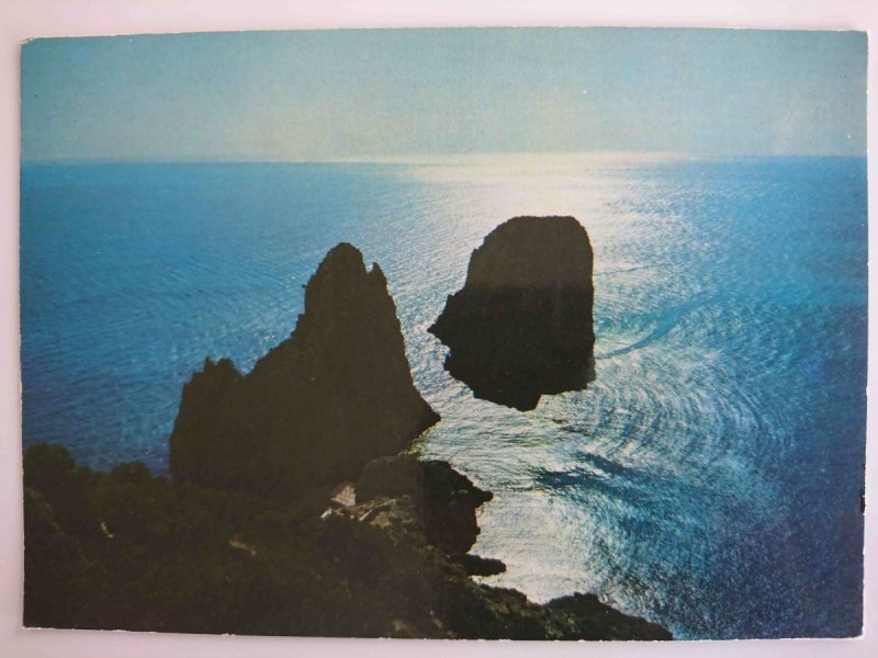 CAPRI. FARAGLIONI IN CONTROLUCE