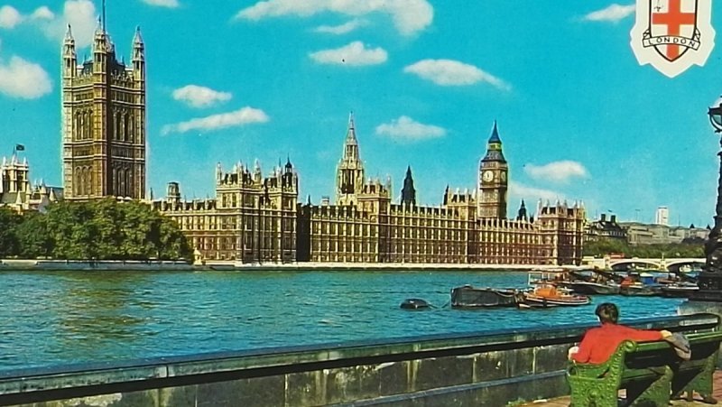 LONDON. CAPITAL SOUVENIRS