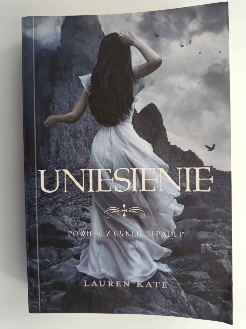 UNIESIENIE - Lauren Kate