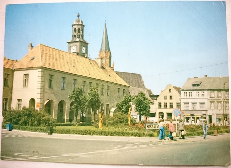 TRZEBIATÓW. RYNEK - RATUSZ FOT. TYMIŃSKI