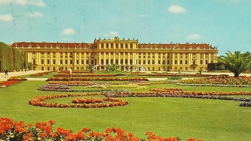 WIENNA. SCHONBRUNN. CASTLE AND FLOWER-PARTERRE