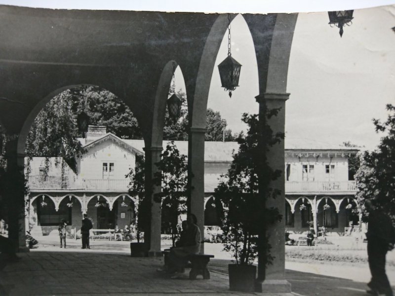 IWONICZ ZDRÓJ. WIDOK NA DOM ZDROJOWY FOT. G. RUSS