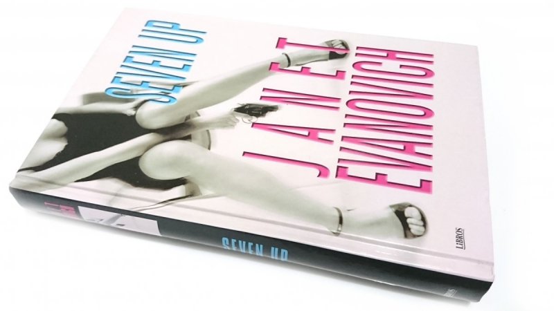 SEVEN UP - Janet Evanovich 2002