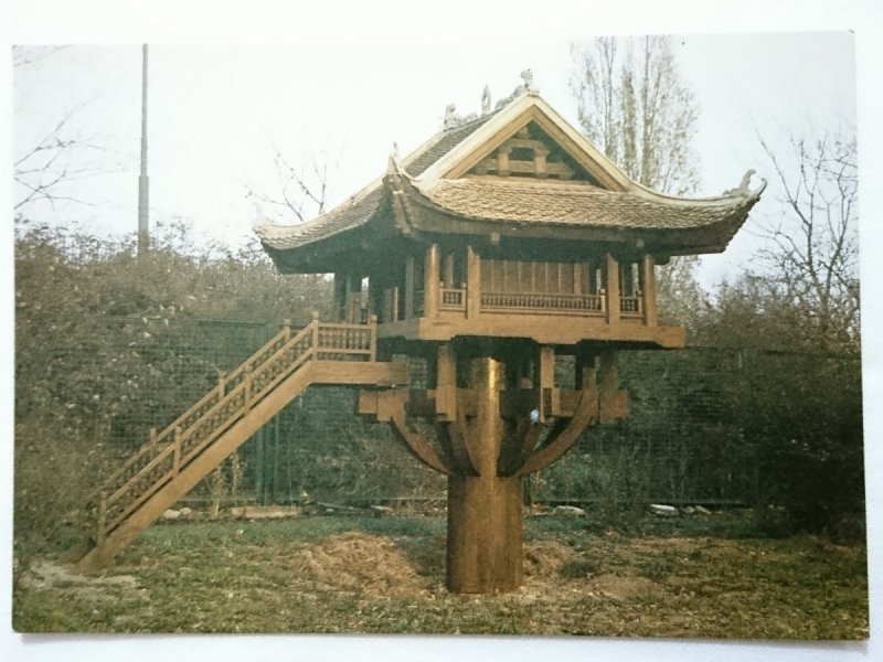 PAGODA NA JEDNYM SŁUPIE FOT. M. CIUNOWICZ