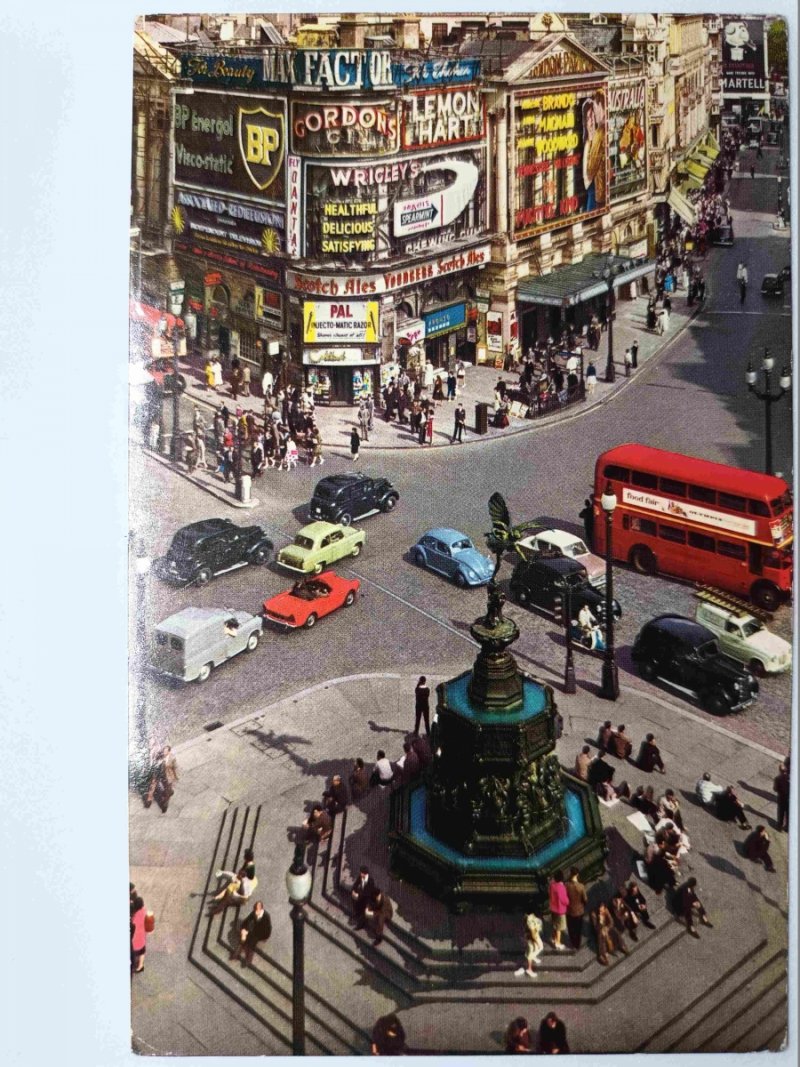 PICCADILLY CIRCUS LONDON