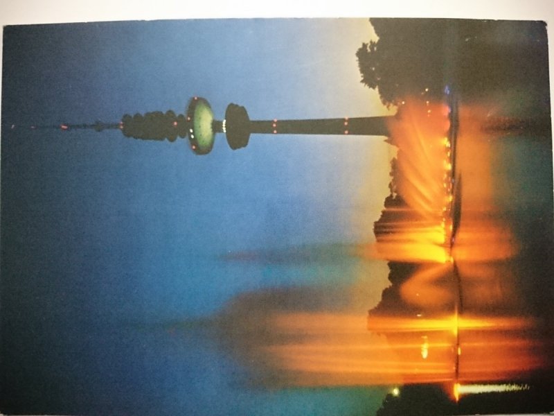 HAMBURG. WASSER-LICHT-ORGEL IN PLANTERN UND BLUMEN UND FERNSEHTURM