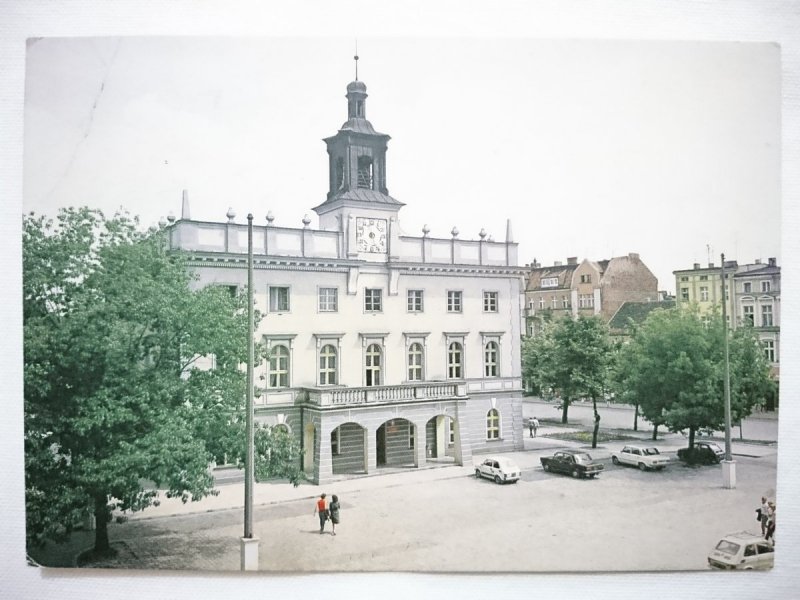 OSTRÓW WIELKOPOLSKI. RATUSZ Z 1824 ROKU W RYNKU FOT. SOŁDEK