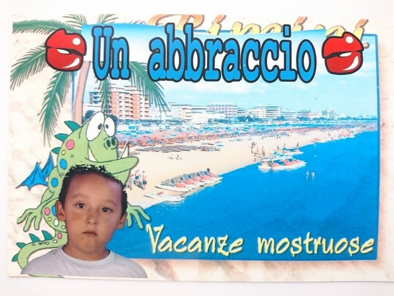 RIMINI. UN ABBRACCIO. VACANZE MOSTRUOSE