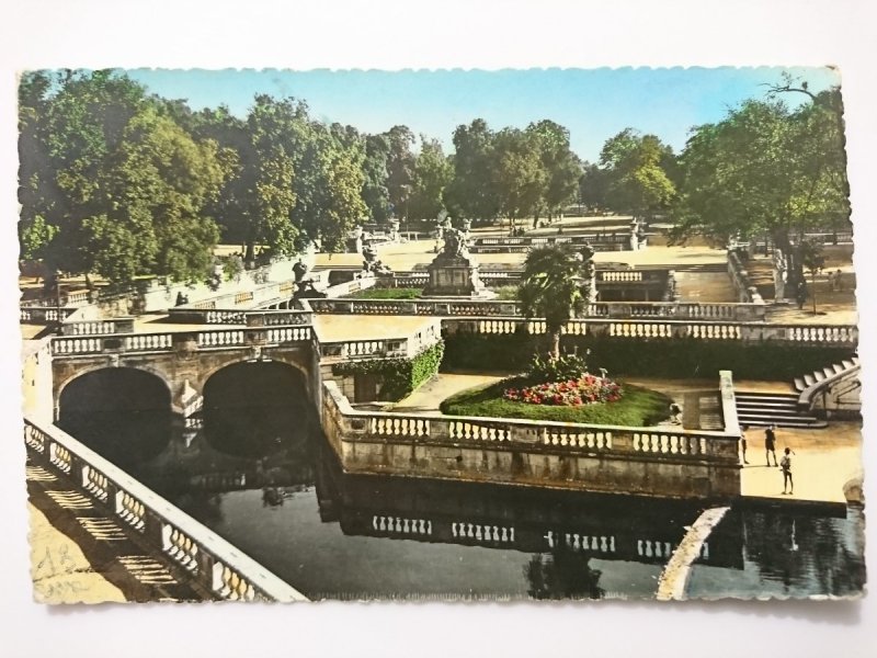 NIMES (GARD) LE JARDIN DE LA FONTAINE
