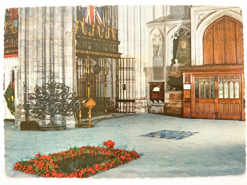 LONDON. TOMB OF THE UNKNOWN WARRIOR AND SIR WINSTON