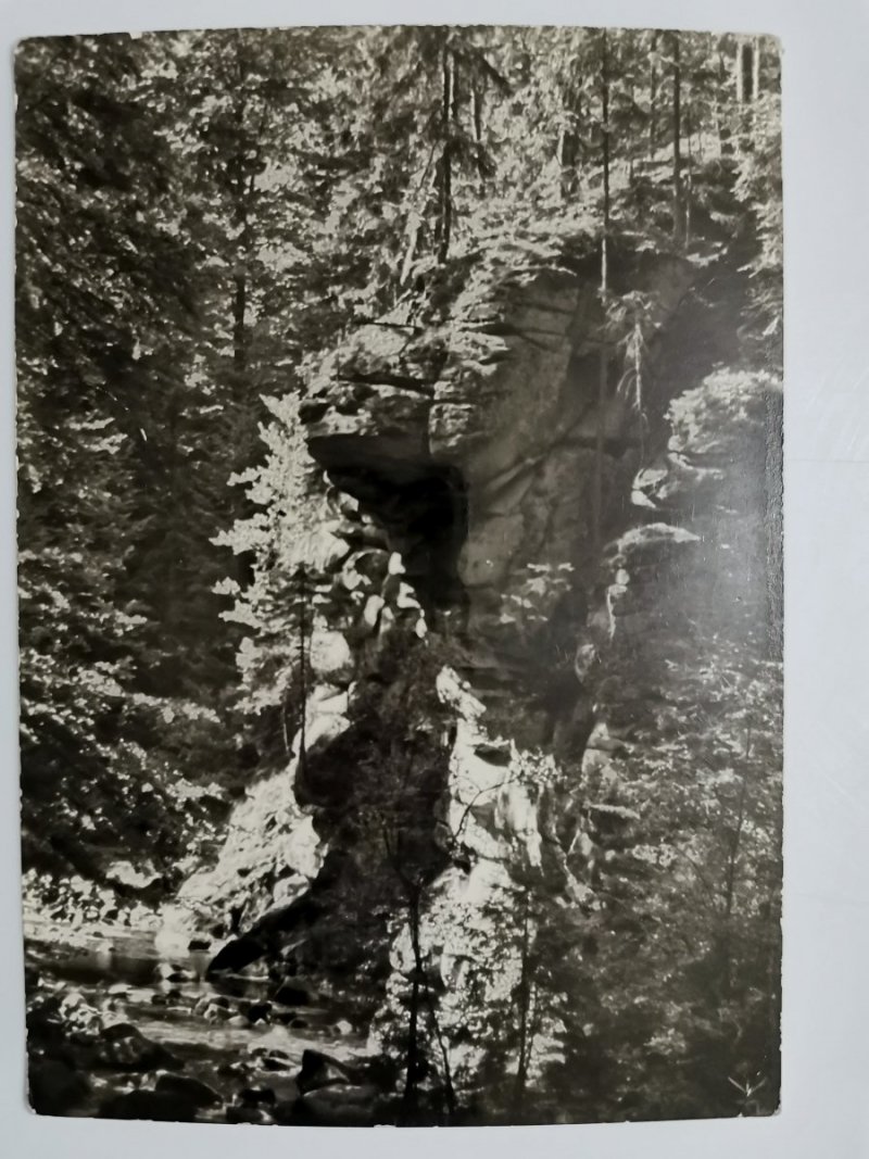 KARKONOSZE. KRUCZE SKAŁY W OKOLICY SZKLARSKIEJ PORĘBY FOT. SIUDECKI