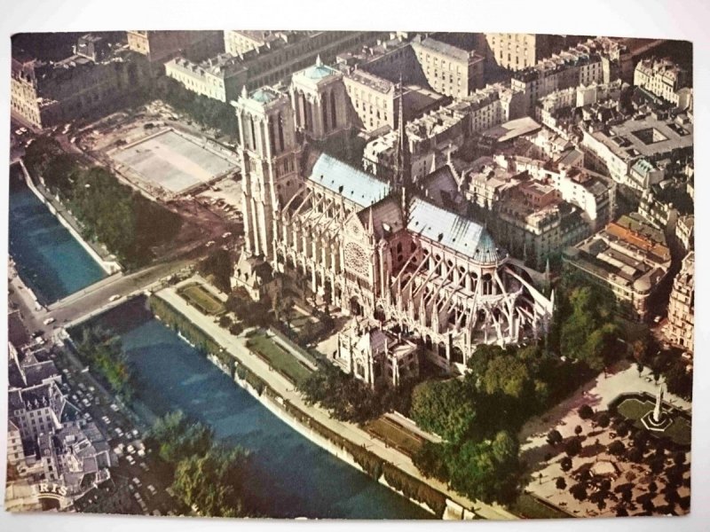 PARIS. VUE AERIENNE DE NOTRE-DAME
