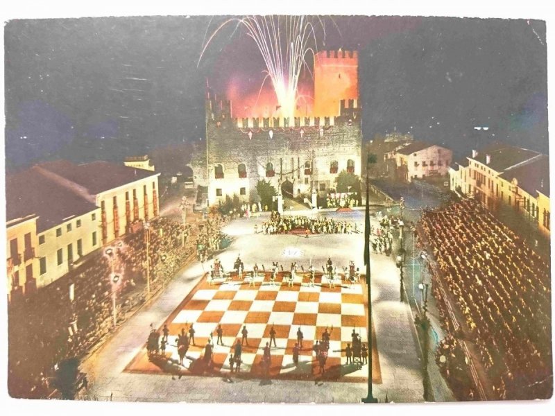 MAROSTICA. PARTITA A SCACCHI IN COSTUME