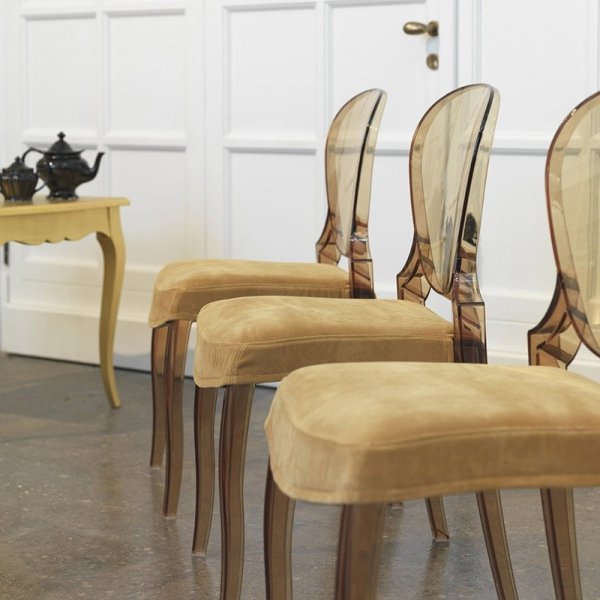 Krzesła Pedrali Queen można dokupić z wygodną, welurową poduszką na siedzisko
